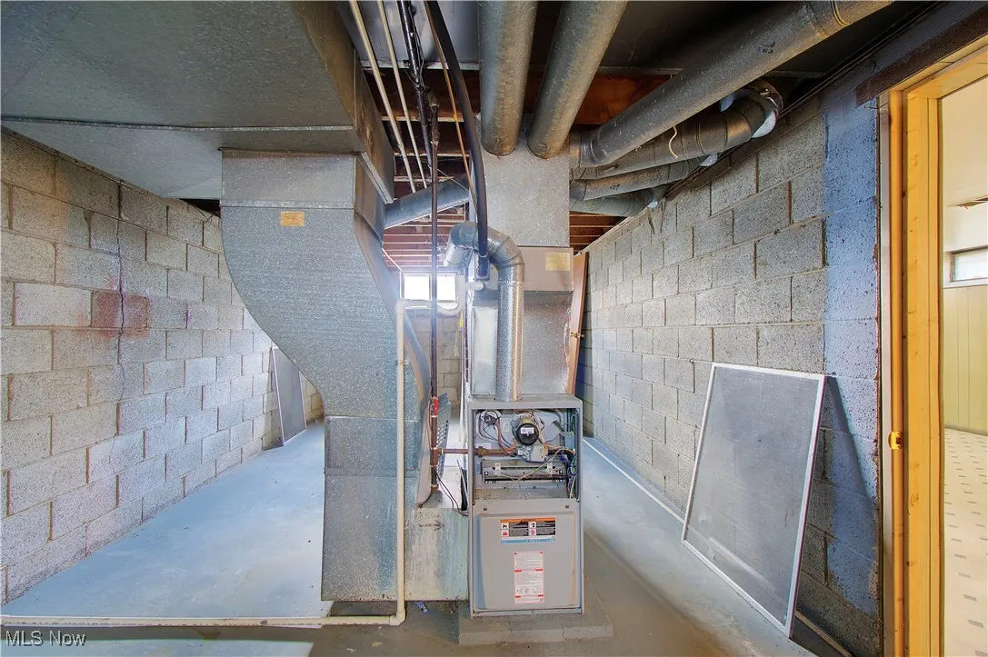 Utility room with heating unit