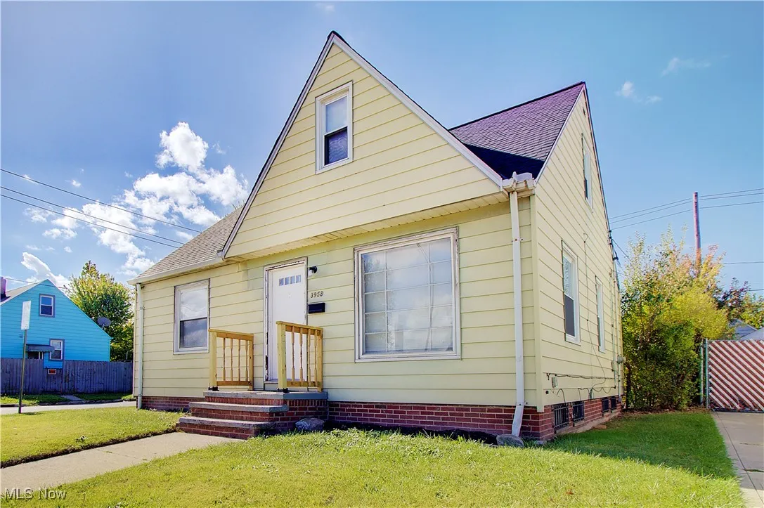 Bungalow-style home featuring a shingled roof