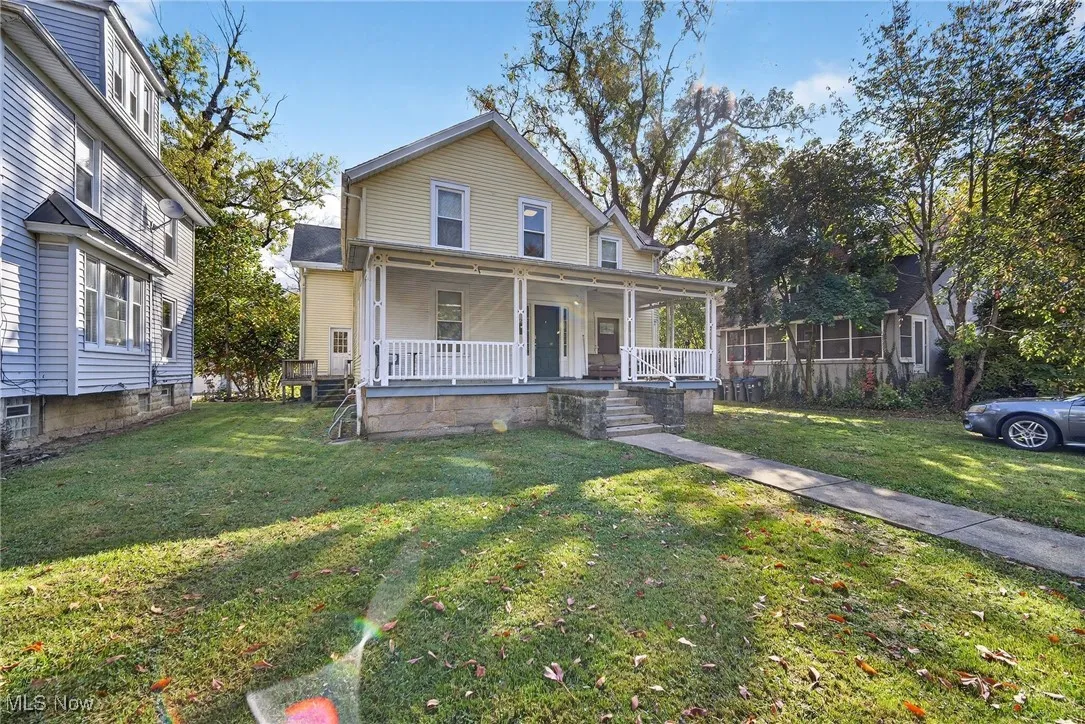 View of front facade featuring a porch and a front yard