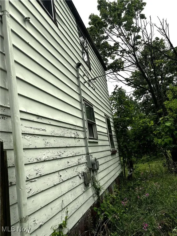View of side of home