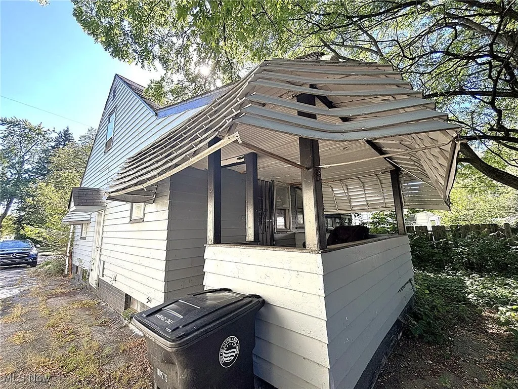 View of side of home