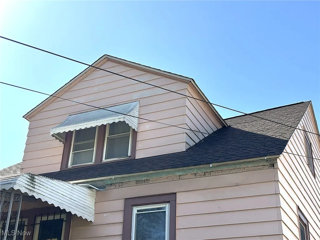 Exterior view of a shingled roof