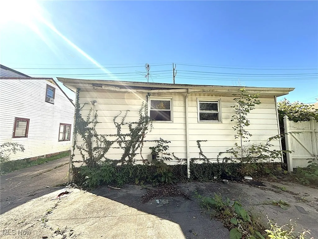 View of side of home