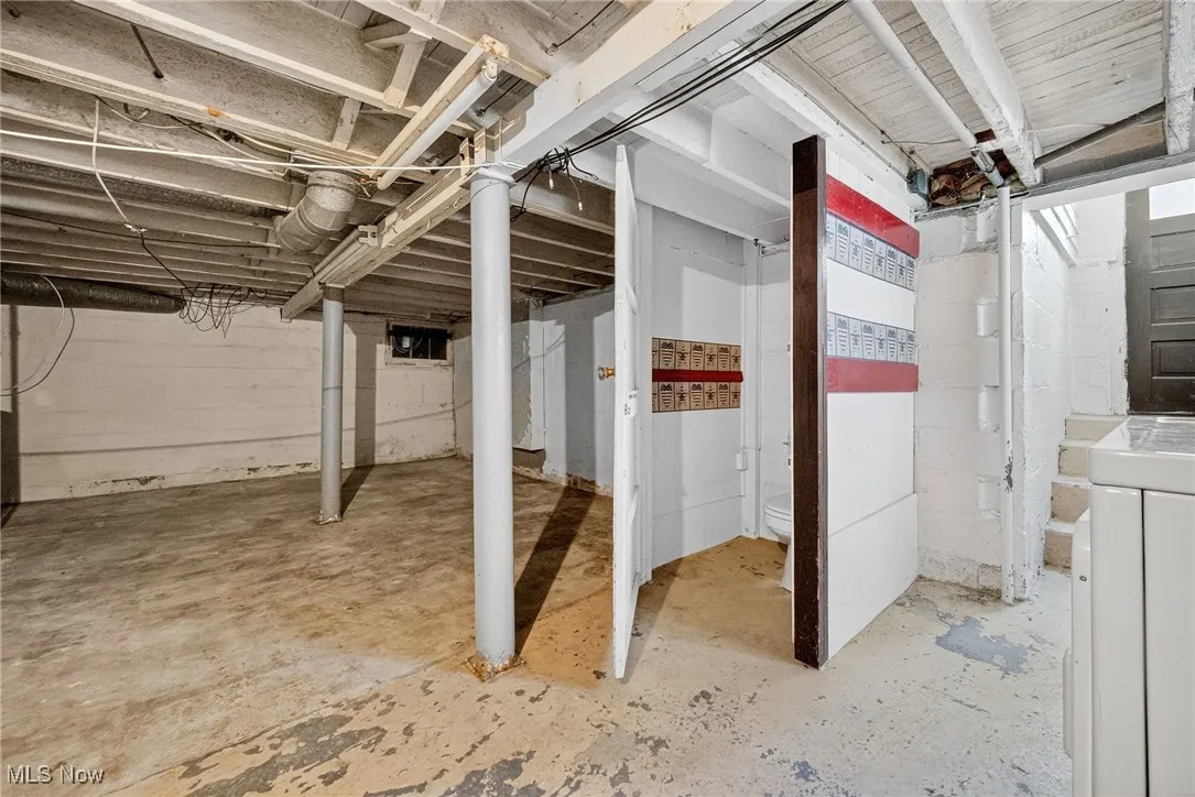 Unfinished below grade area featuring washer / clothes dryer
