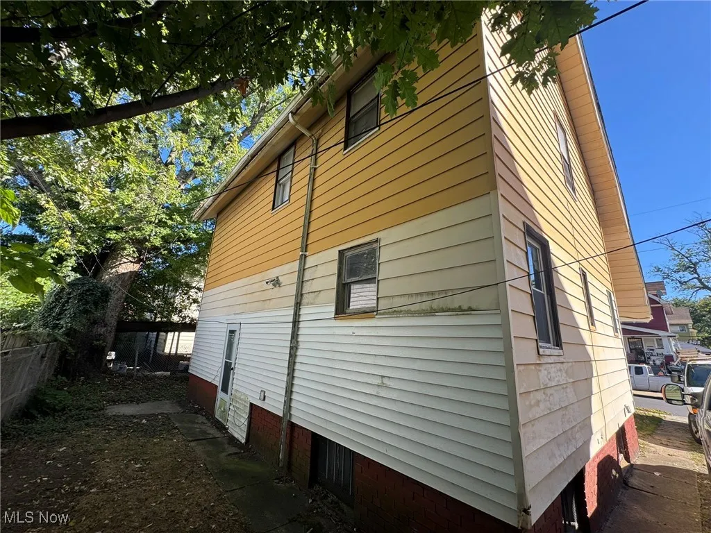 View of home's exterior