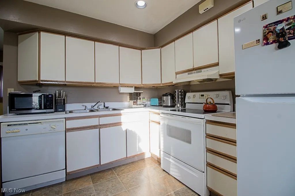 211 Plymouth Road, Eastlake, Ohio 44095,MLS Now Listing ID