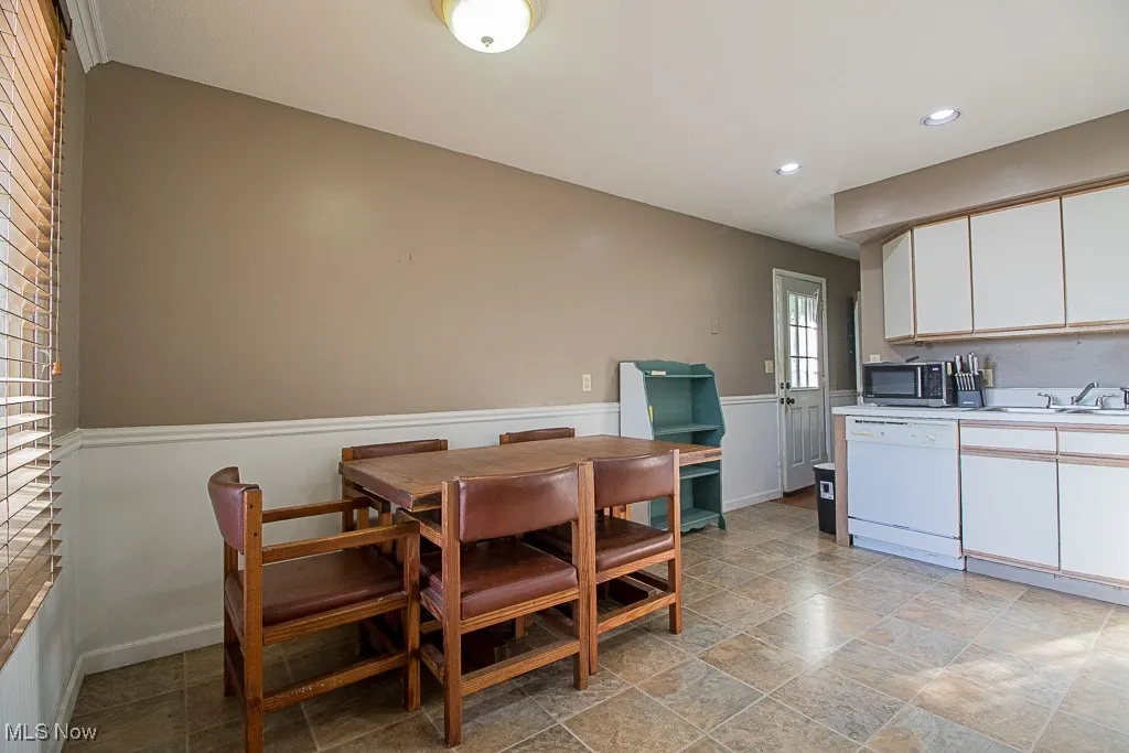 211 Plymouth Road, Eastlake, Ohio 44095,MLS Now Listing ID