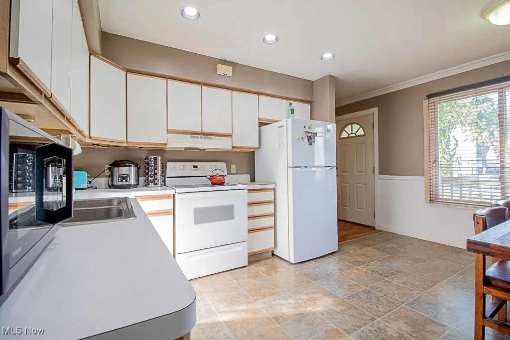 211 Plymouth Road, Eastlake, Ohio 44095,MLS Now Listing ID