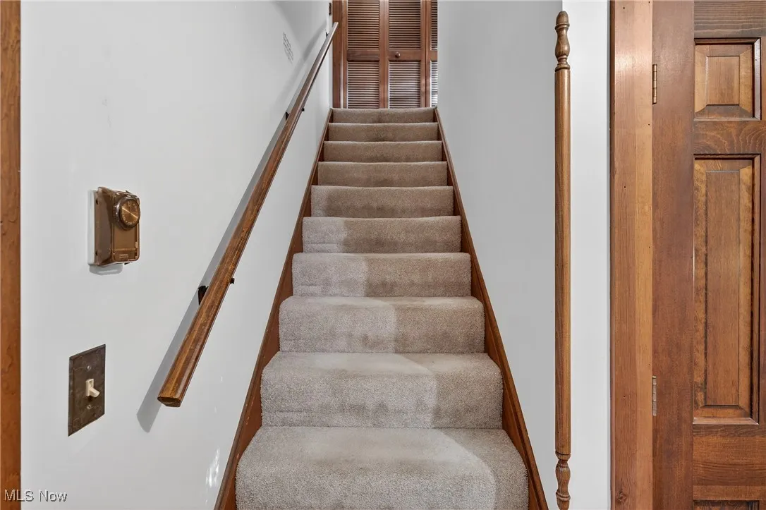 Stairway with carpet flooring