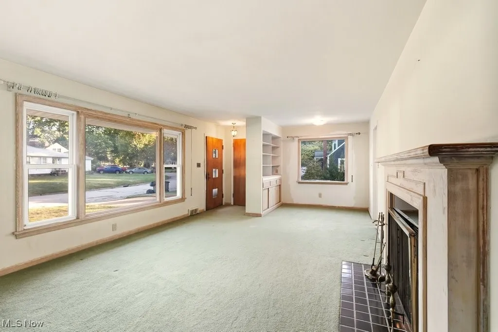 Unfurnished living room