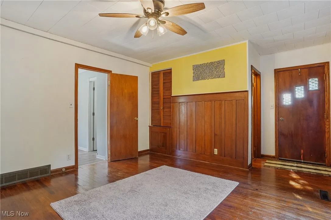 Entryway with dark wood-style flooring and ceiling fan