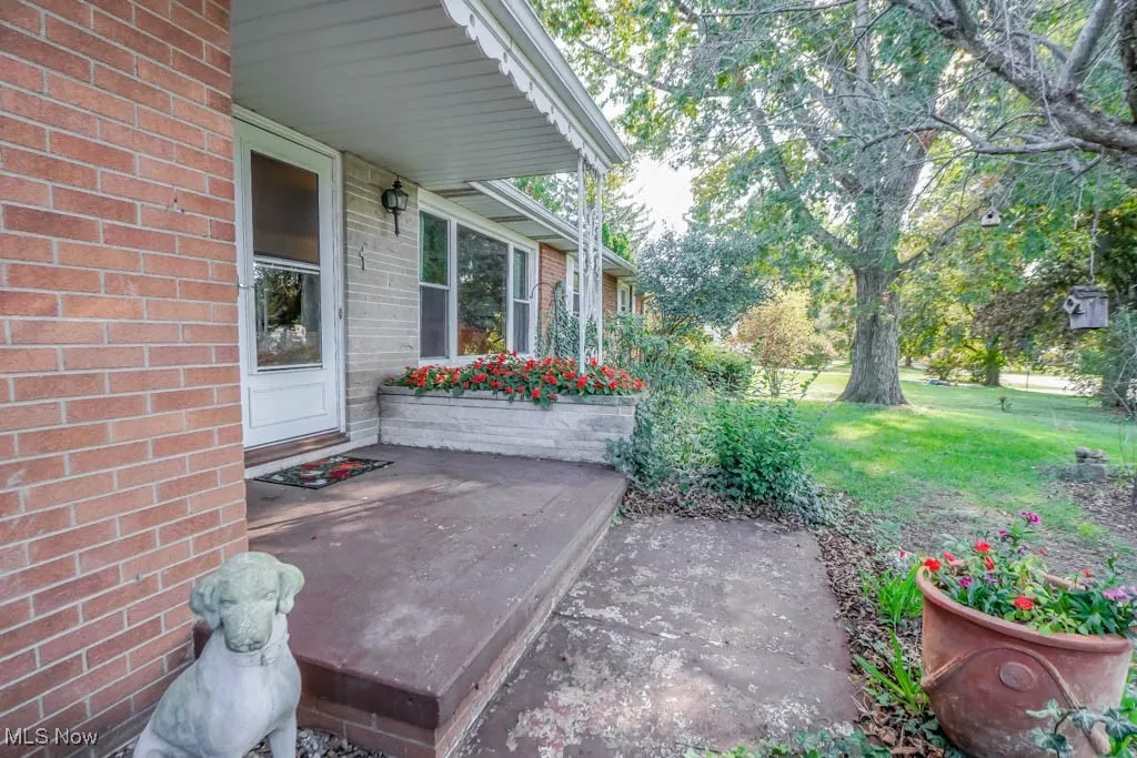Front​​‌​​​​‌​​‌‌​‌‌​​​‌‌​‌​‌​‌​​​‌​​ Porch