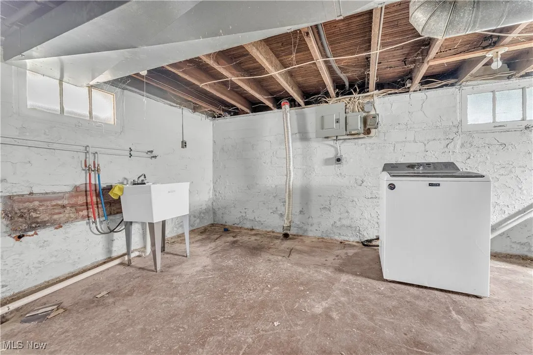 Below grade area featuring washer / dryer