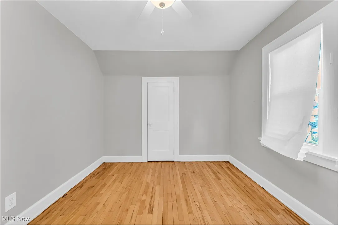Unfurnished room featuring light wood finished floors and ceiling fan