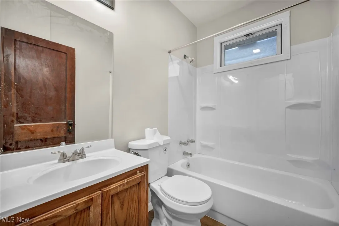 Full bath with tub / shower combination and vanity
