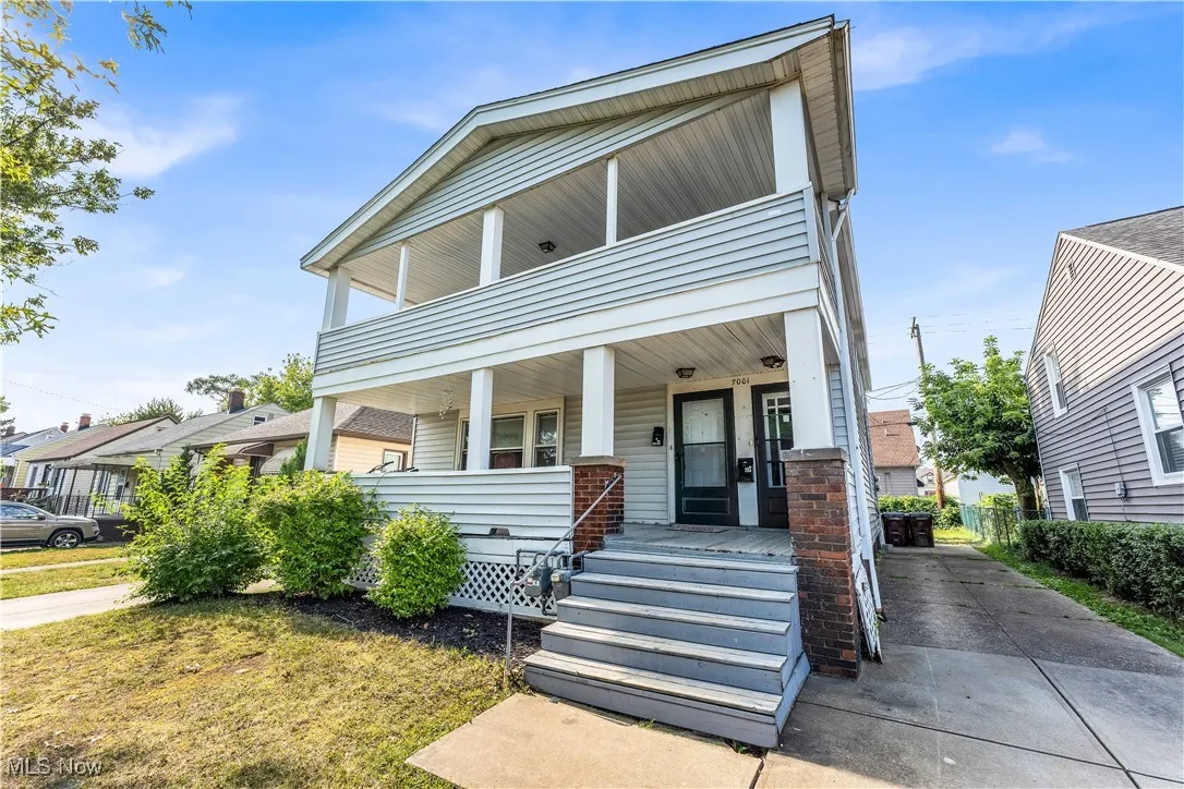 View of front of home featuring a porch