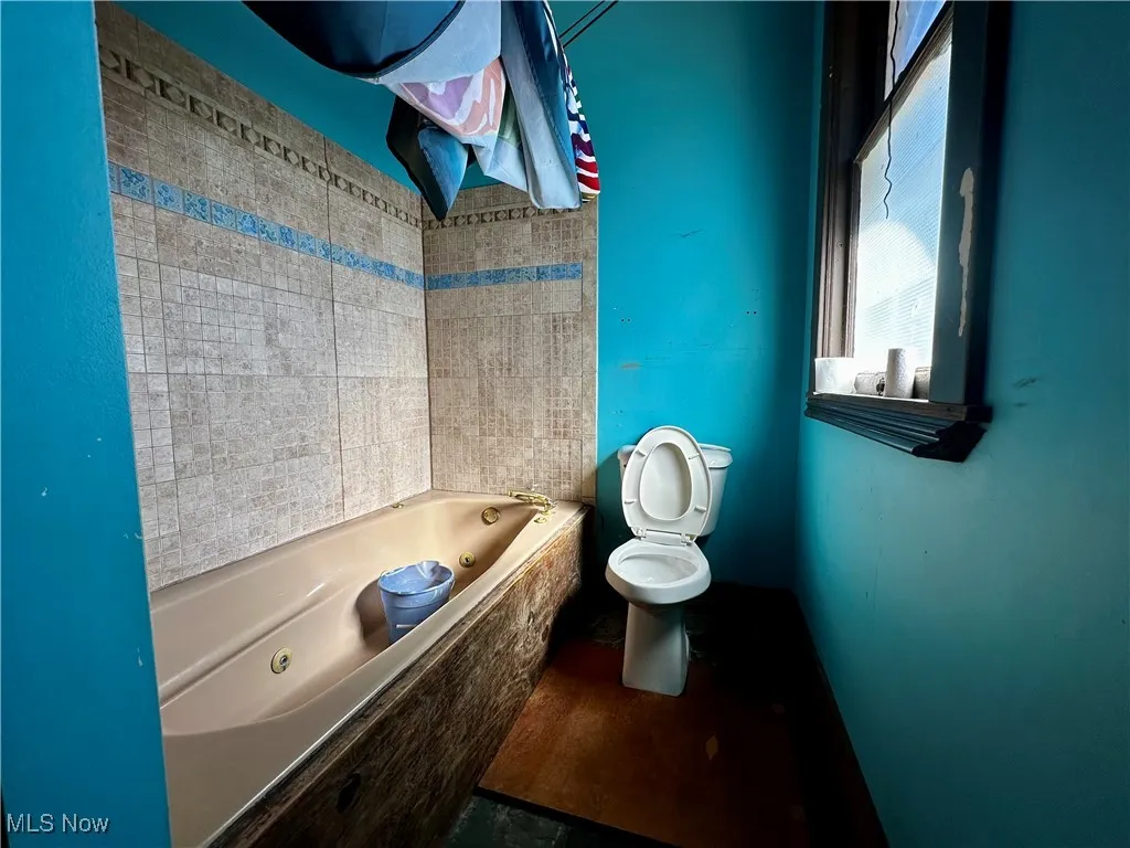 Main Floor Full Bath
