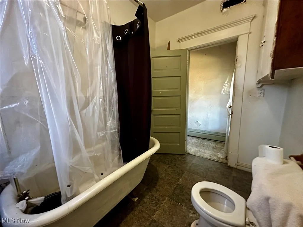 2nd Floor Unit Full Bathroom
