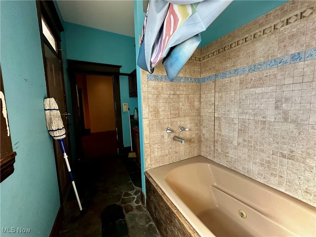 Main Floor Full Bath