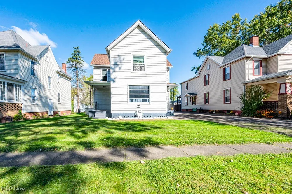 View of front of home with a front lawn