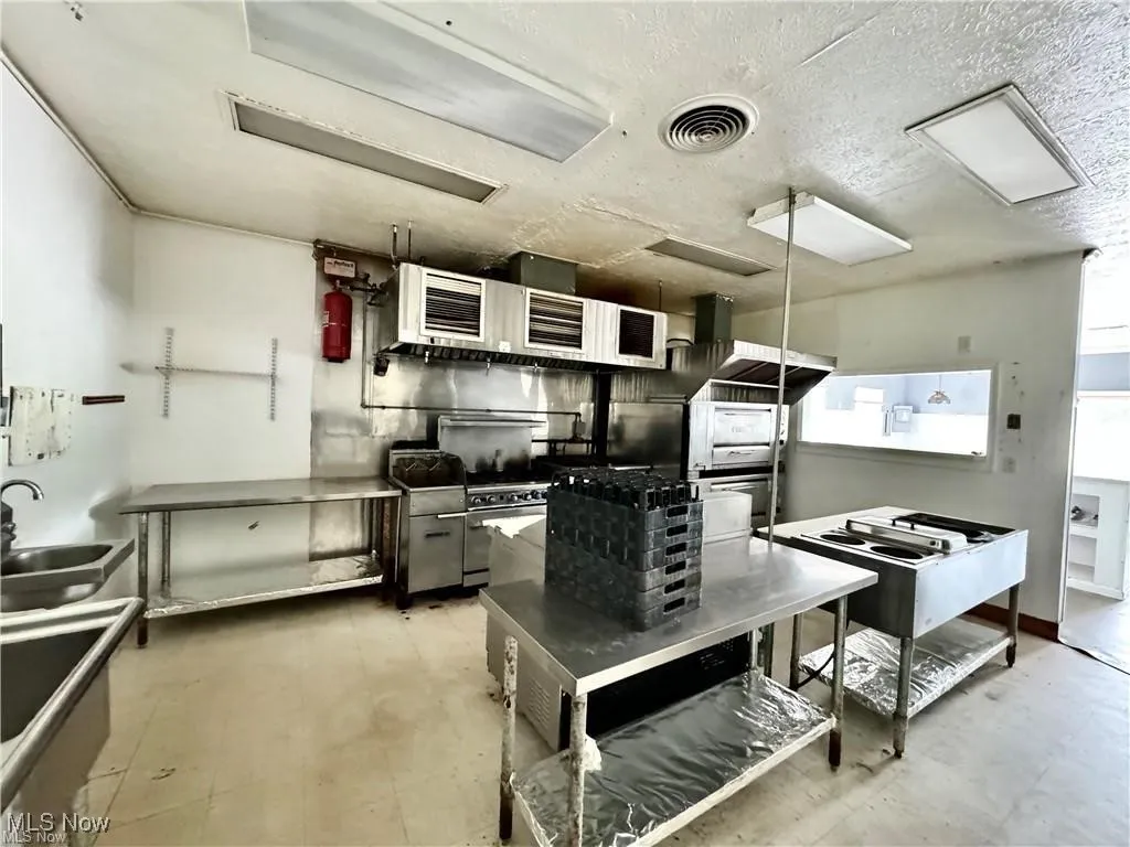 1500 Carson Salt, Warren, Ohio 44481,MLS Now Listing ID