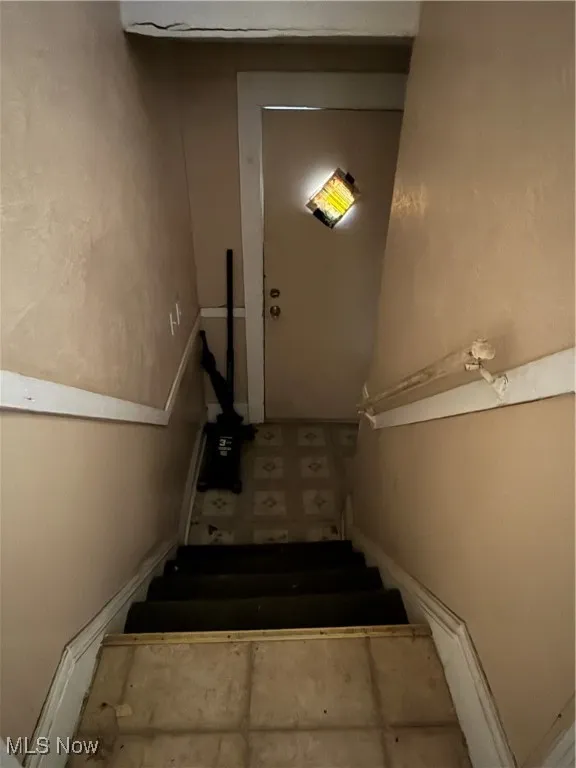 View of staircase leadingto the basement