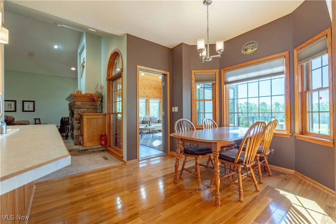 Bayed Dinette also features another custom built pantry!