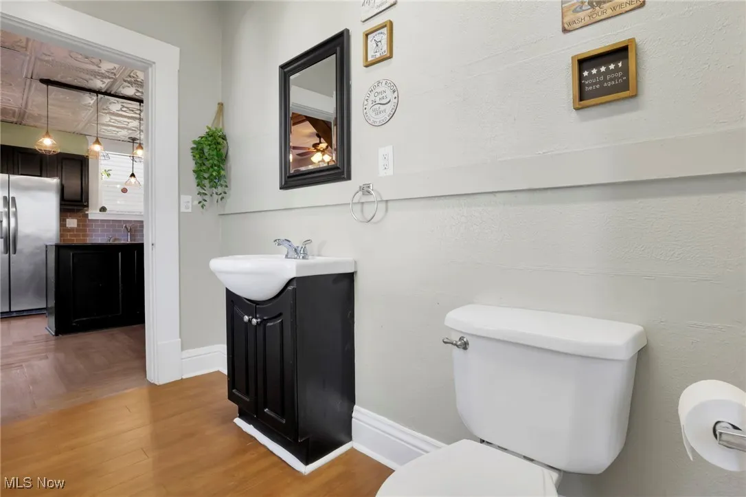 1/2 bath and laundry