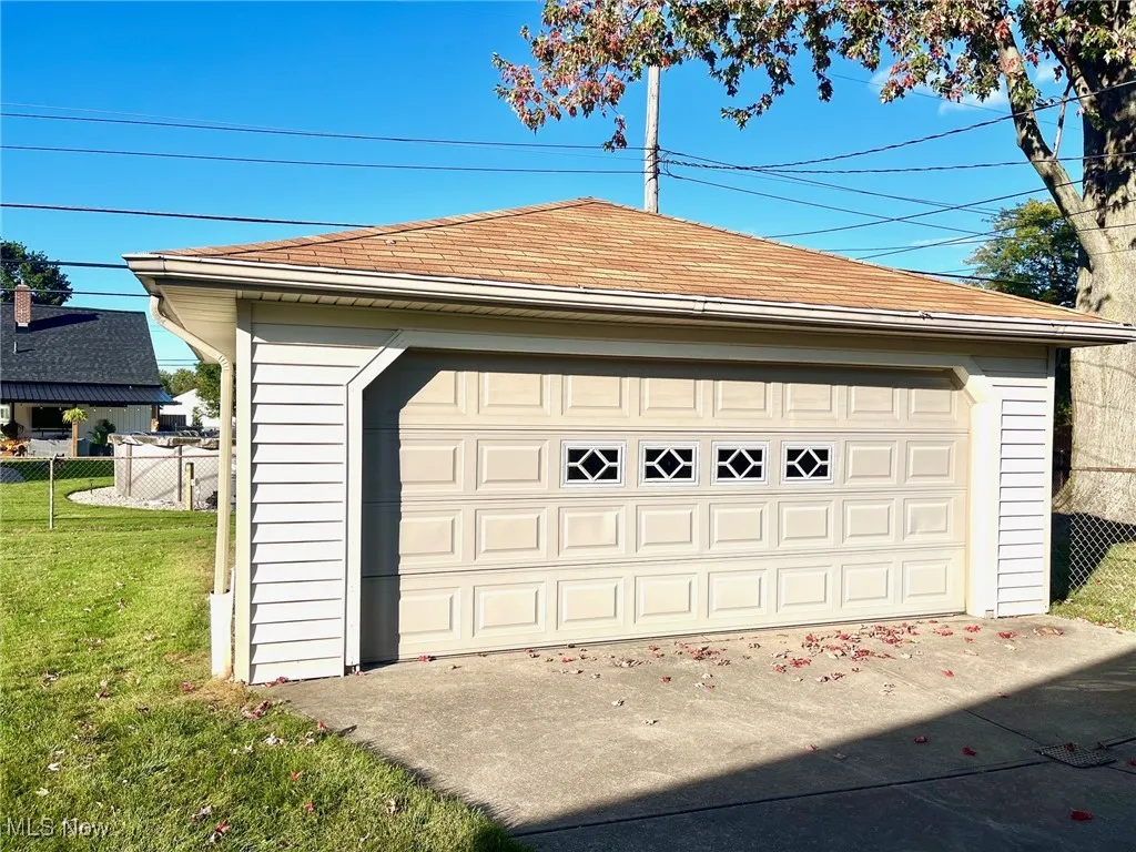 Detached 2 car garage