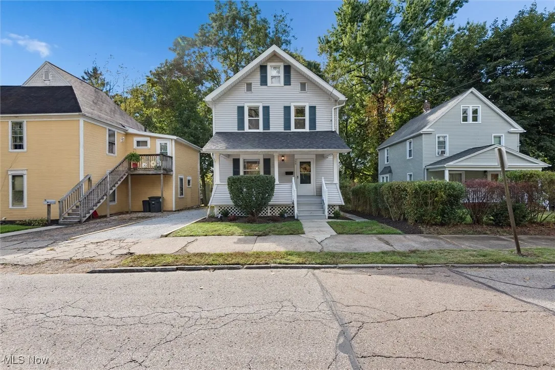View of front of home featuring a porch