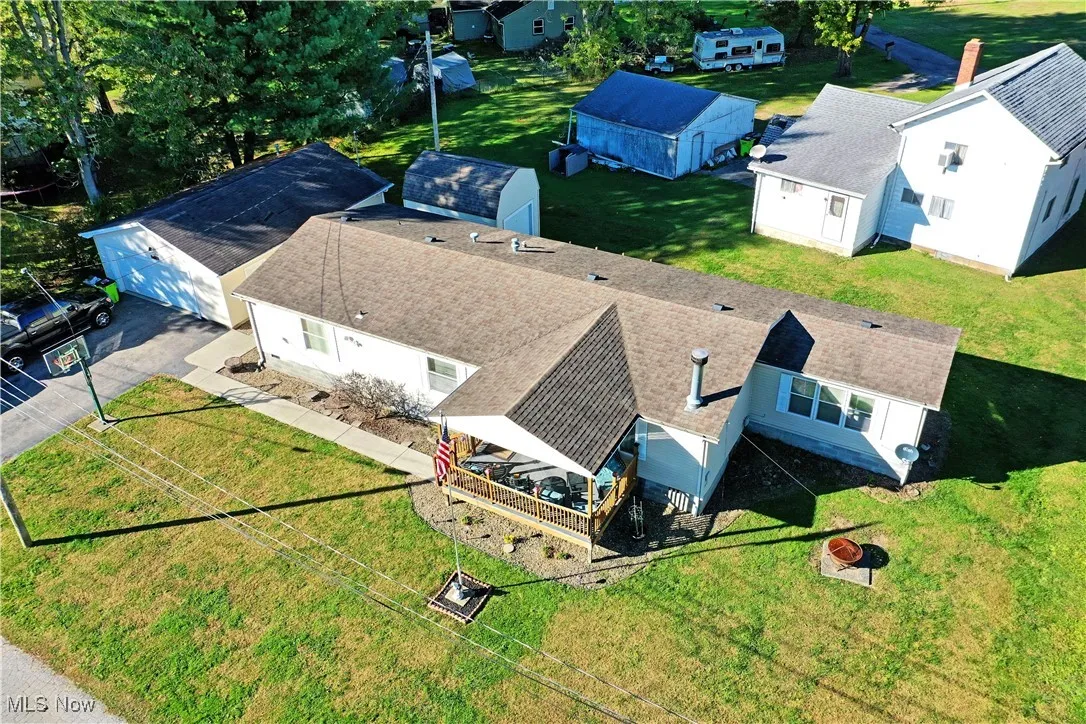 Aerial view of property and surrounding area