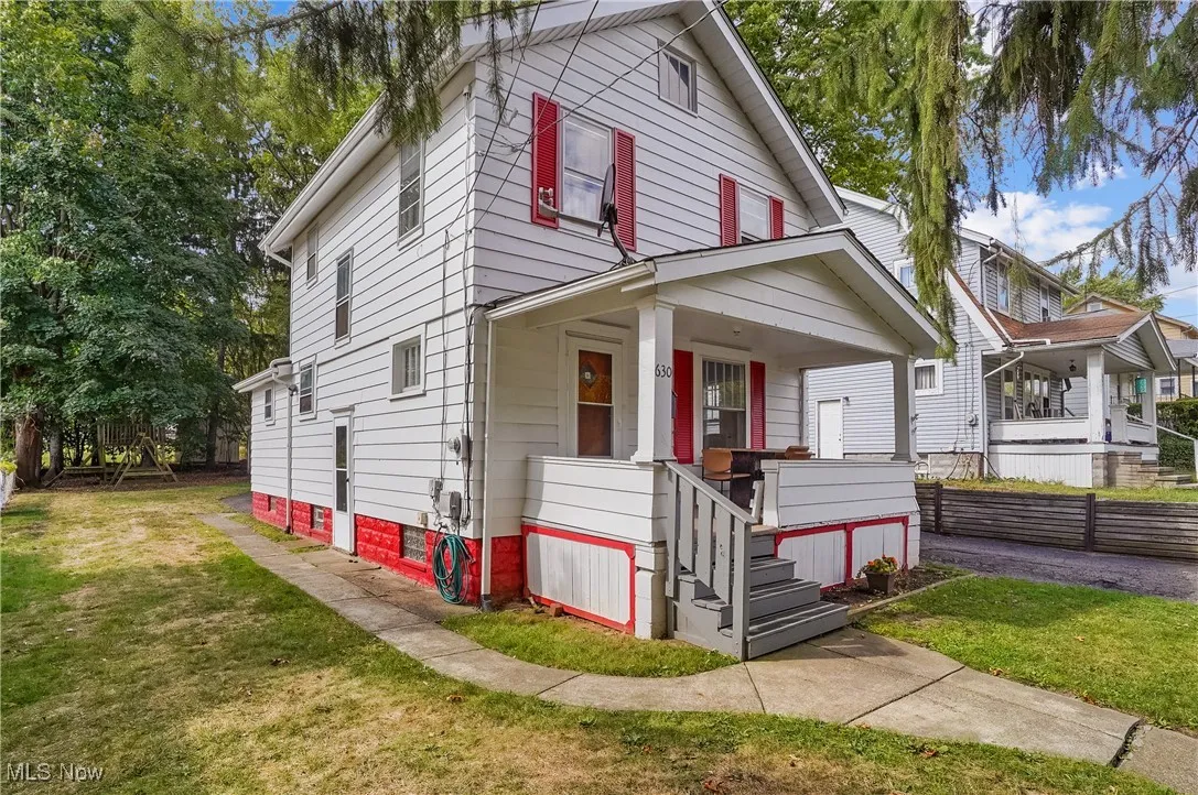 Other side of the house and front porch.