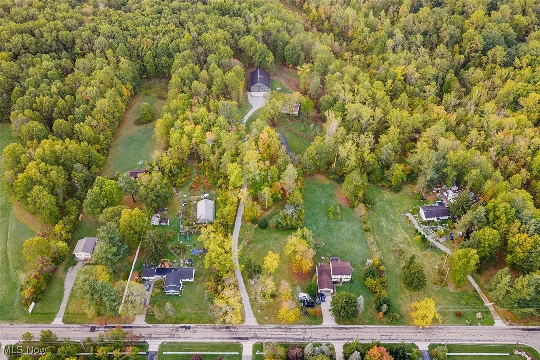 Aerial view of property's location featuring a forest