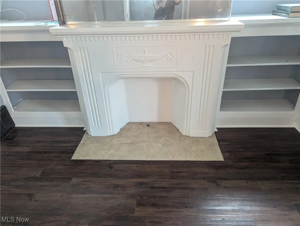 Detailed view of wood finished floors