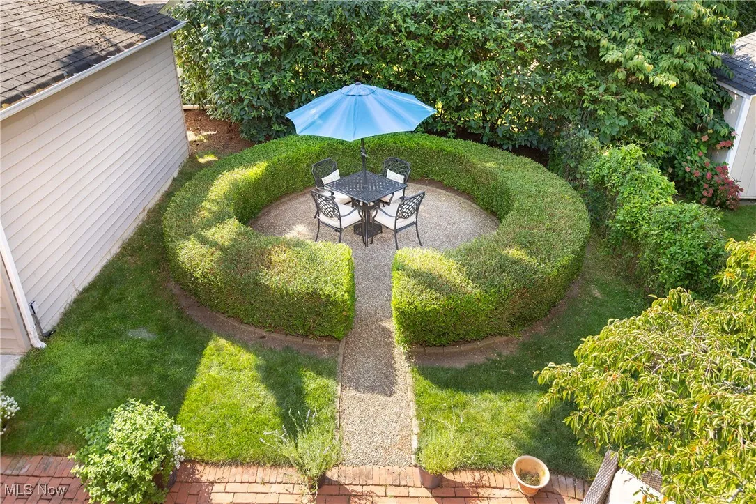 Peace and serenity here on Beaconsfield Boulevard!