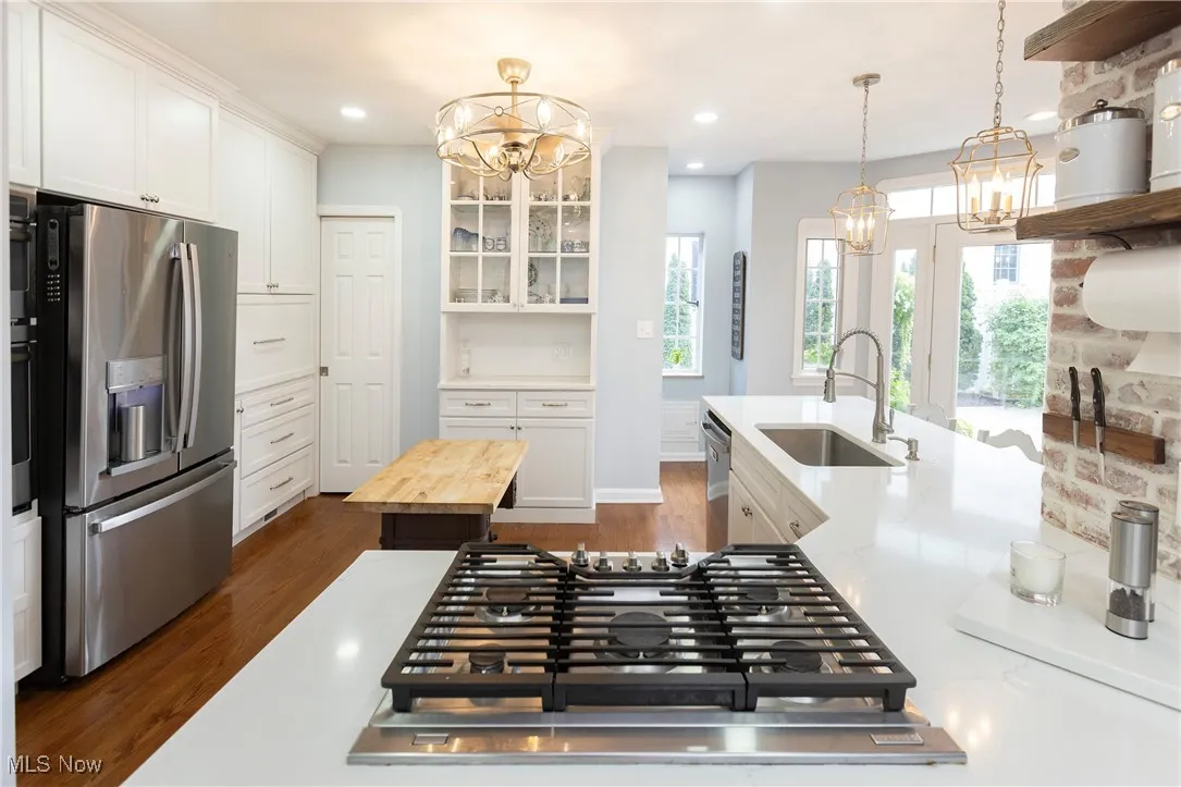 Let the sunshine in to this gorgeous space for the chef of your home!