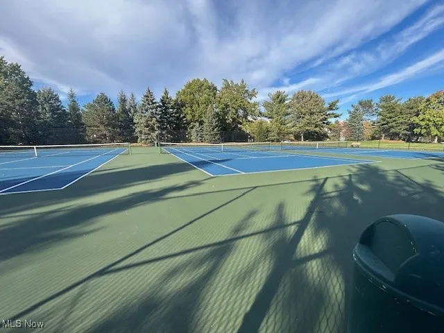 View of tennis court
