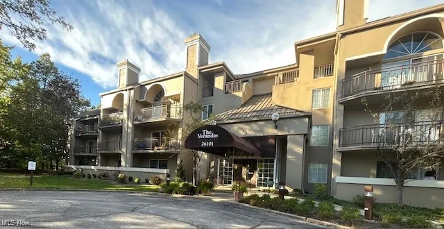 View of apartment building / complex