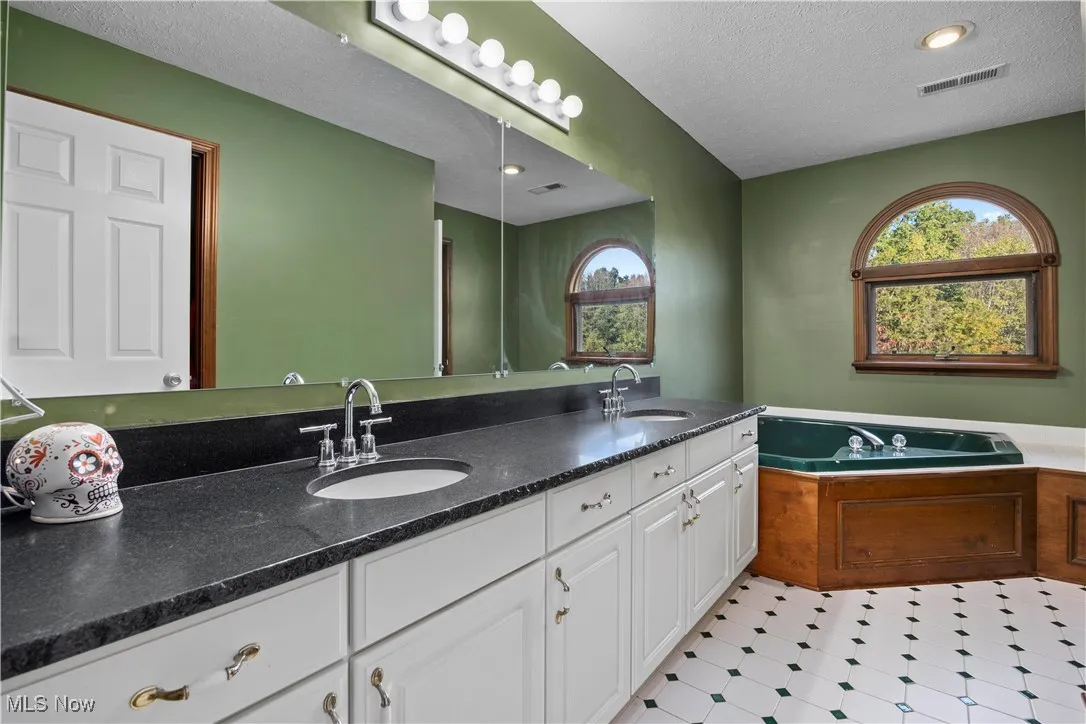 1095 Arrowhead Drive, Vermilion, Ohio 44089,MLS Now Listing ID