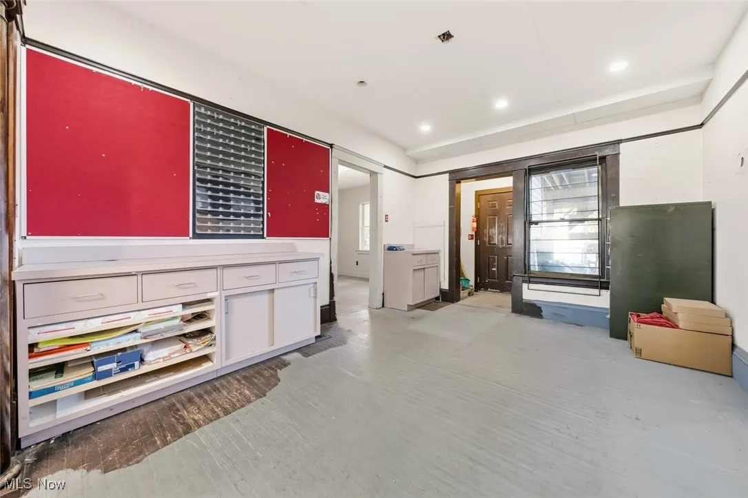 Office/Retail/dining room