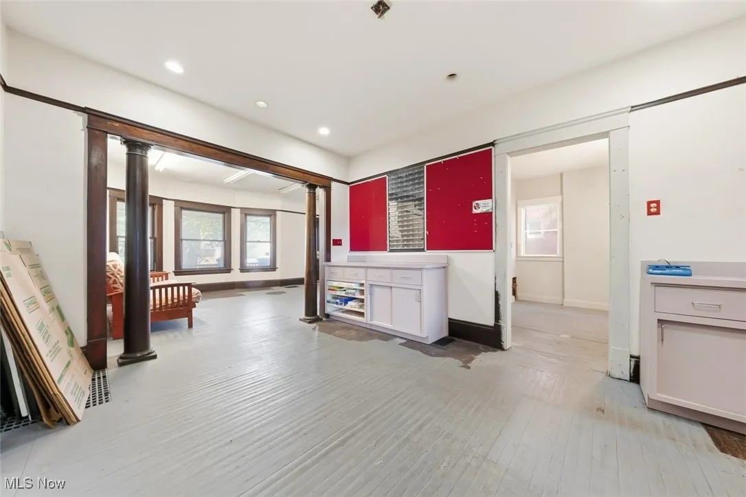 Office/Retail/dining room