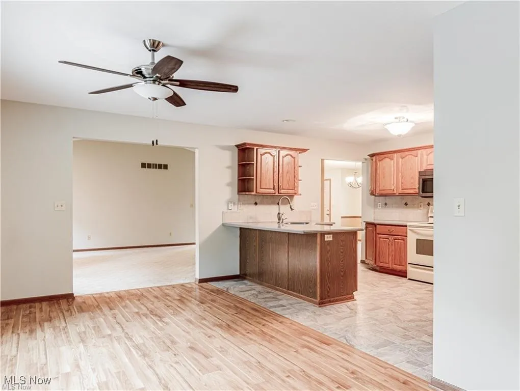 Eating area looking into kitchen