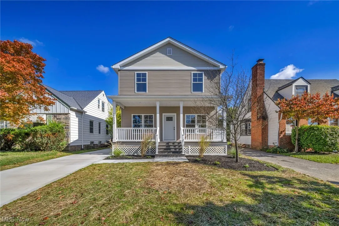 View of front facade with a porch and a front yard
