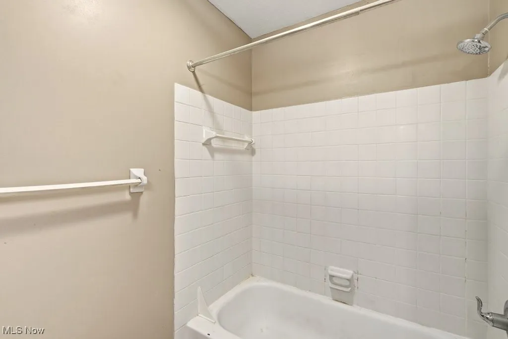 6290 Greenwood # 302, Northfield, Ohio 44067,MLS Now Listing ID