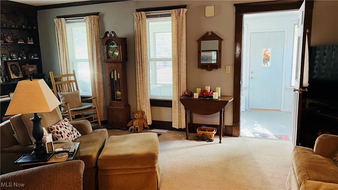 Sitting room with carpet flooring