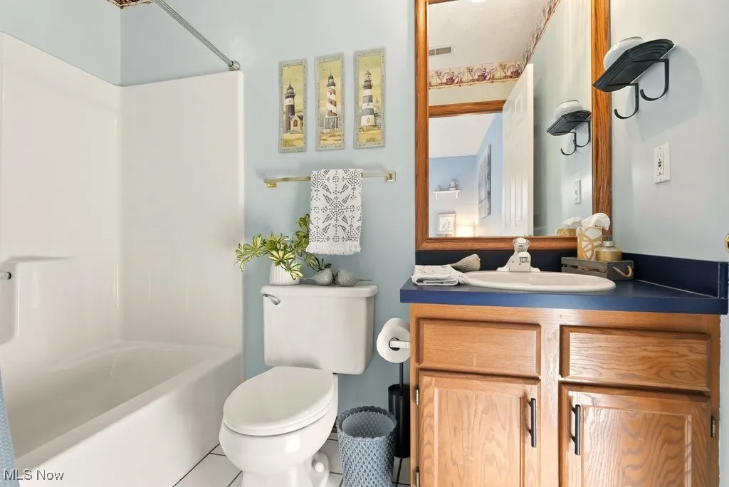 Full Bathroom off Bedroom 3