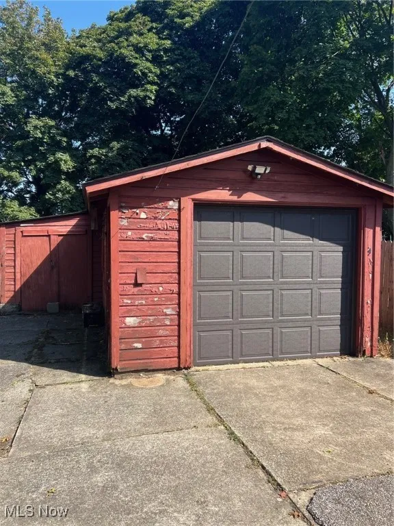 1 Car plus workshop area