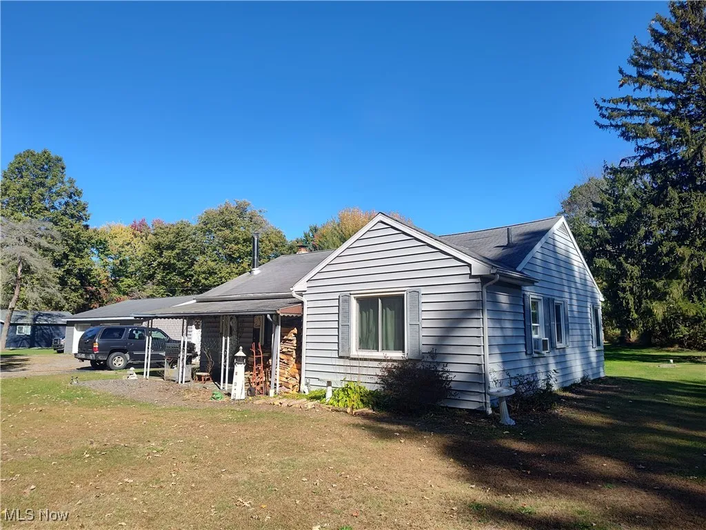 View of front of house with a front lawn