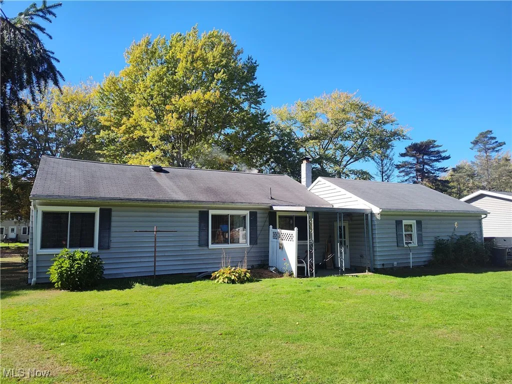 View of front of house with a front lawn