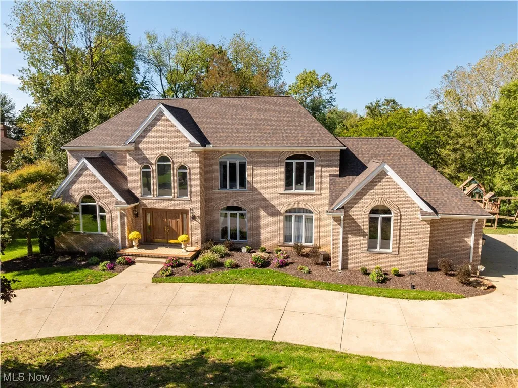 Welcome to 6843 Chillingsworth Circle in The Woods of Nobles Pond!